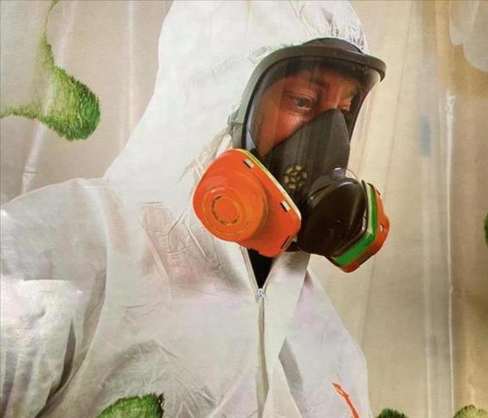 SERVPRO employee with PPE and Respirator on